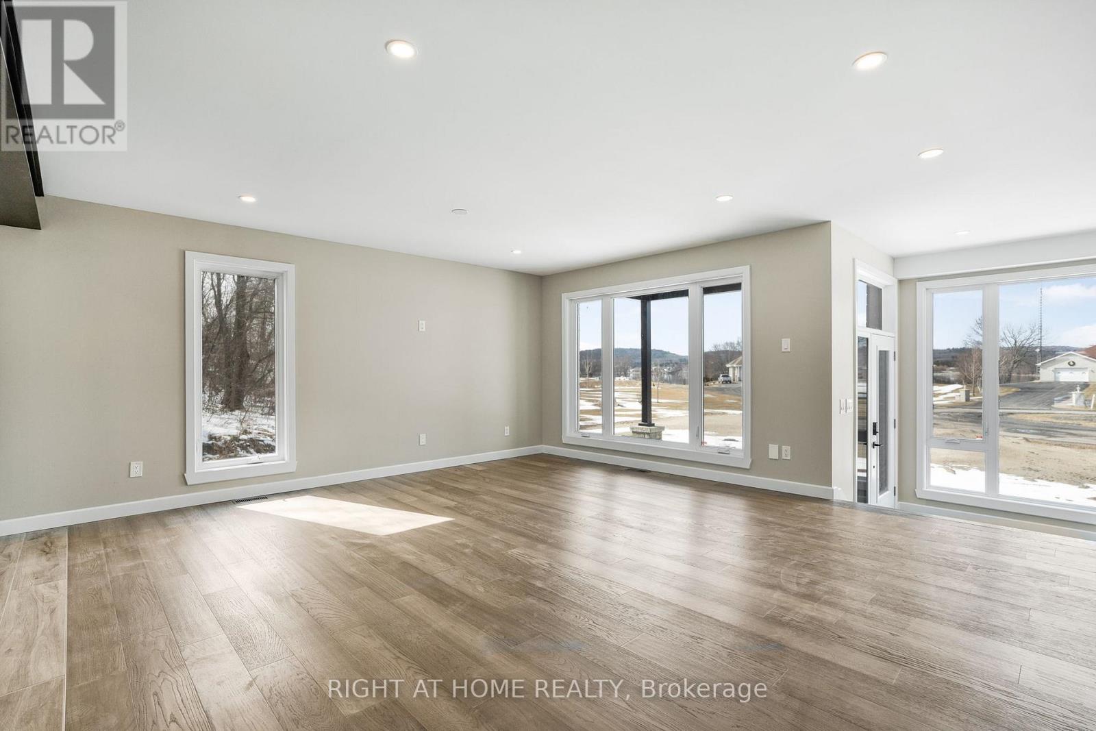 170 Gascon Street, Alfred And Plantagenet, Ontario K0B 1J0 - Photo 6 - X12220369