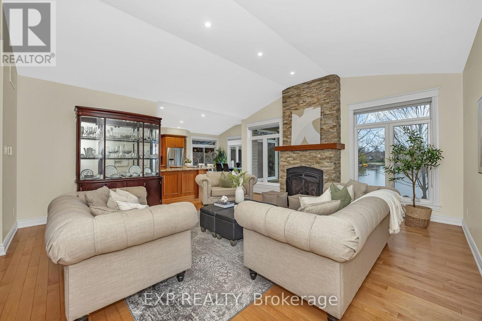 Property at 6703 SUNCREST DRIVE image 4