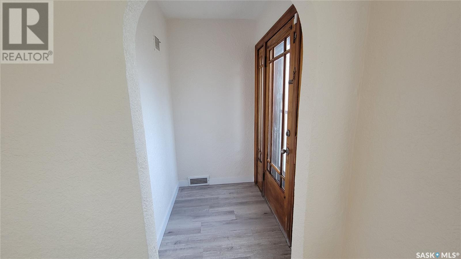 A&b 1824 Winnipeg Street, Regina, Saskatchewan  S4P 1G2 - Photo 3 - SK011310