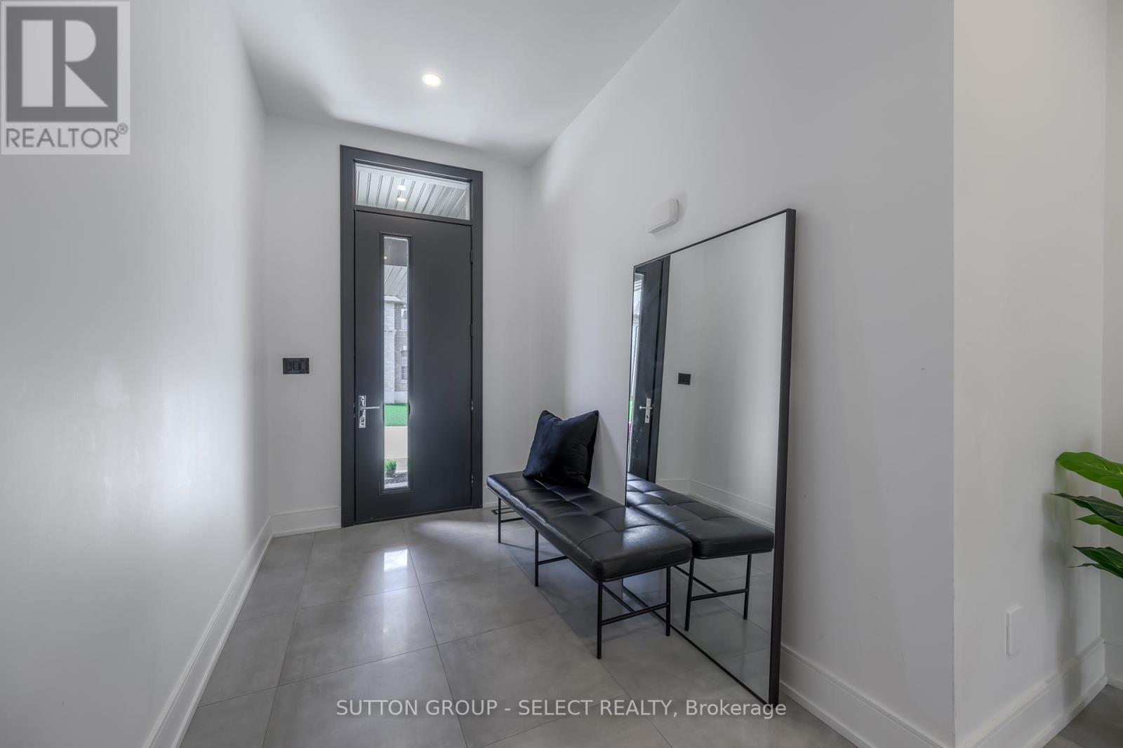 Property at 2 - 567 ROSECLIFFE TERRACE image 2