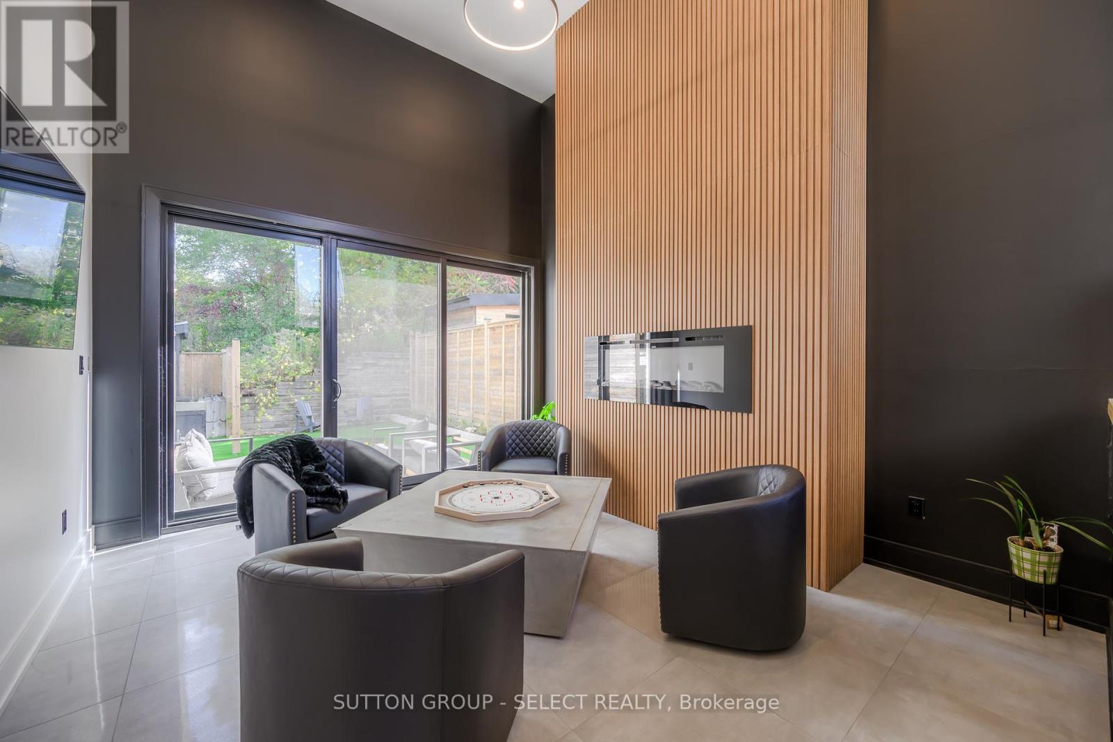 Property at 2 - 567 ROSECLIFFE TERRACE image 3