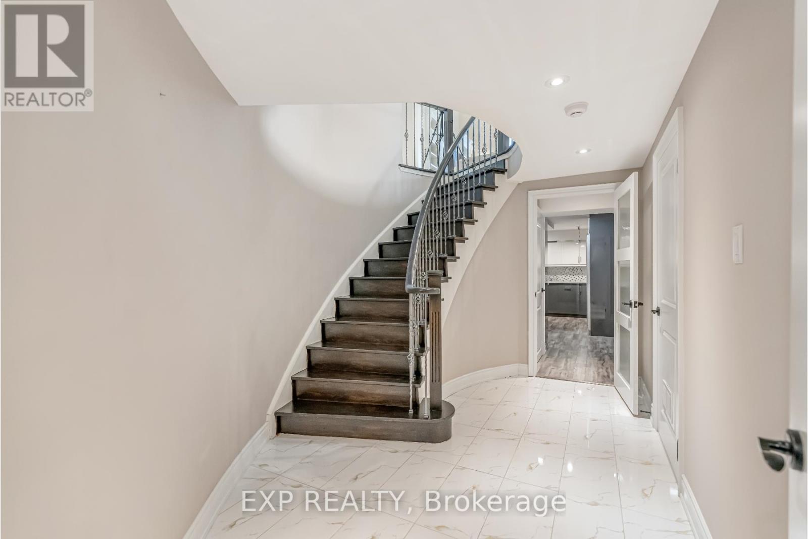 96 Kenpark Avenue, Brampton (Snelgrove), Ontario  L6Z 3K4 - Photo 35 - W12258009