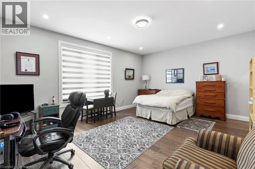Property at 87 OWEN Place image 3