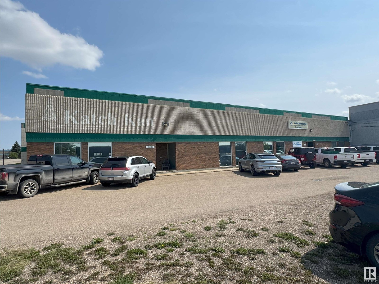 8305 DAVIES RD NW, Edmonton, Alberta