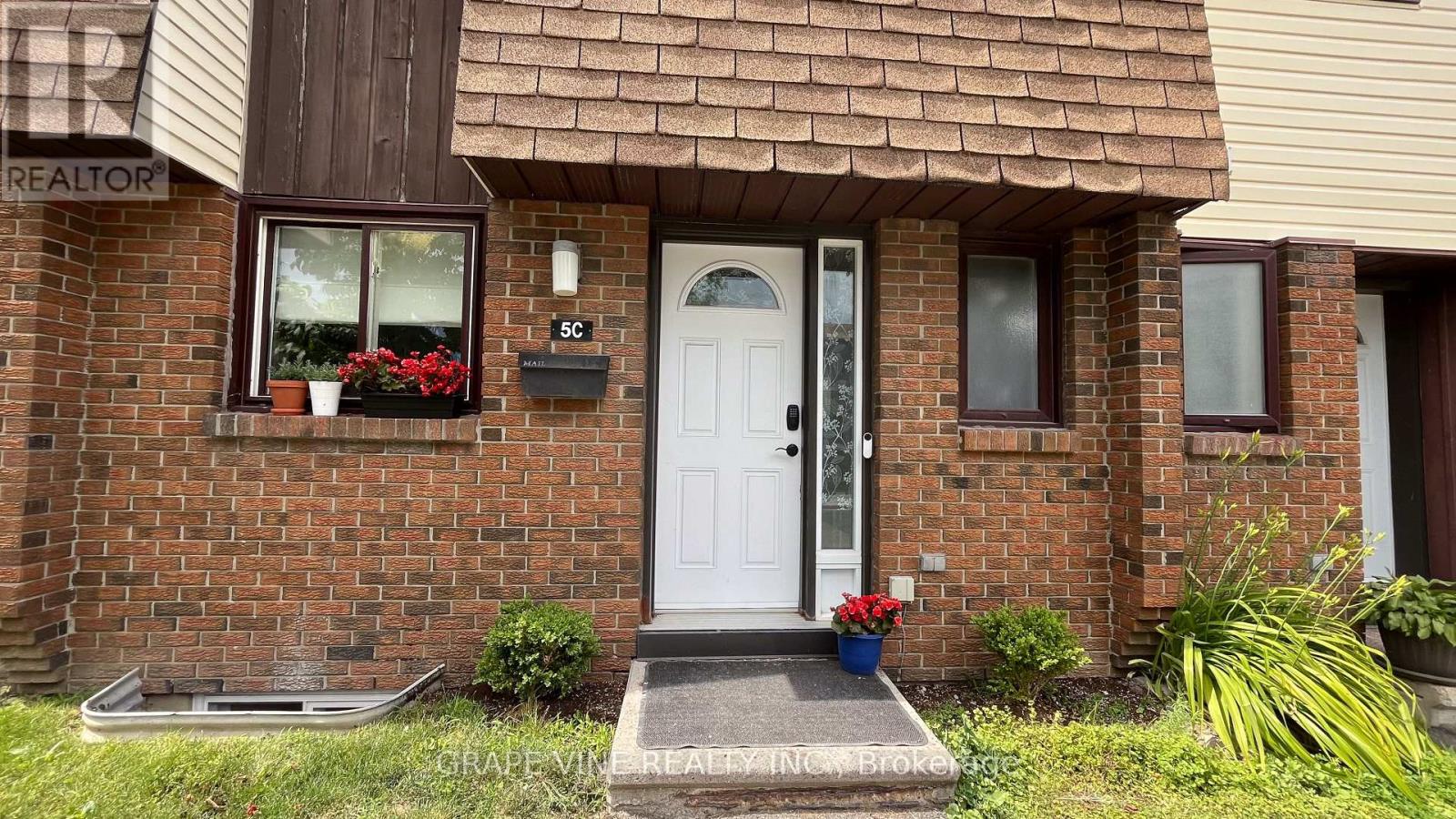 Property at 5C WOODVALE GREEN image 1
