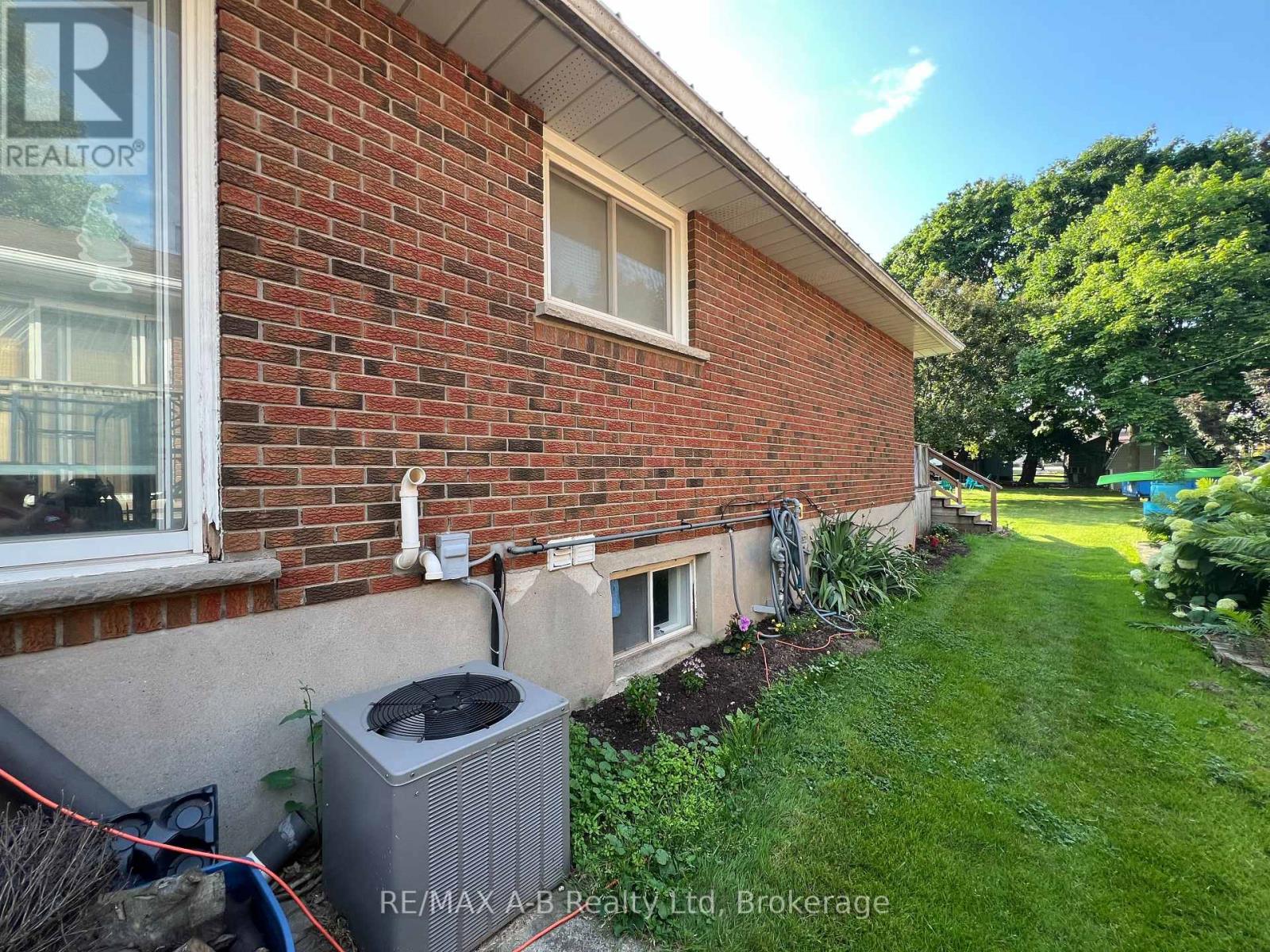 74 Adam Street, East Zorra-Tavistock (Tavistock), Ontario  N0B 2R0 - Photo 4 - X12148689