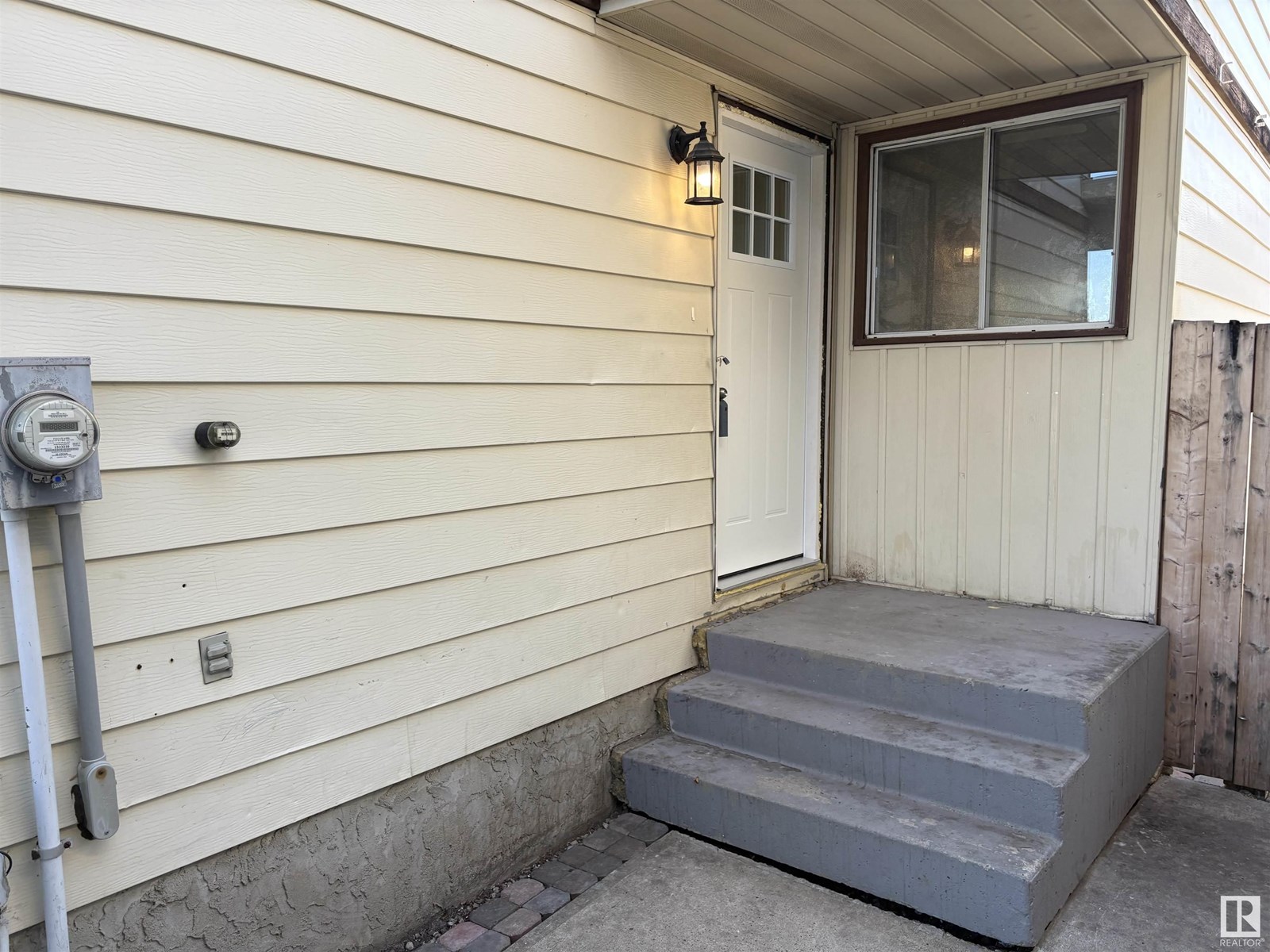 Property at 95 WELLINGTON CR image 2