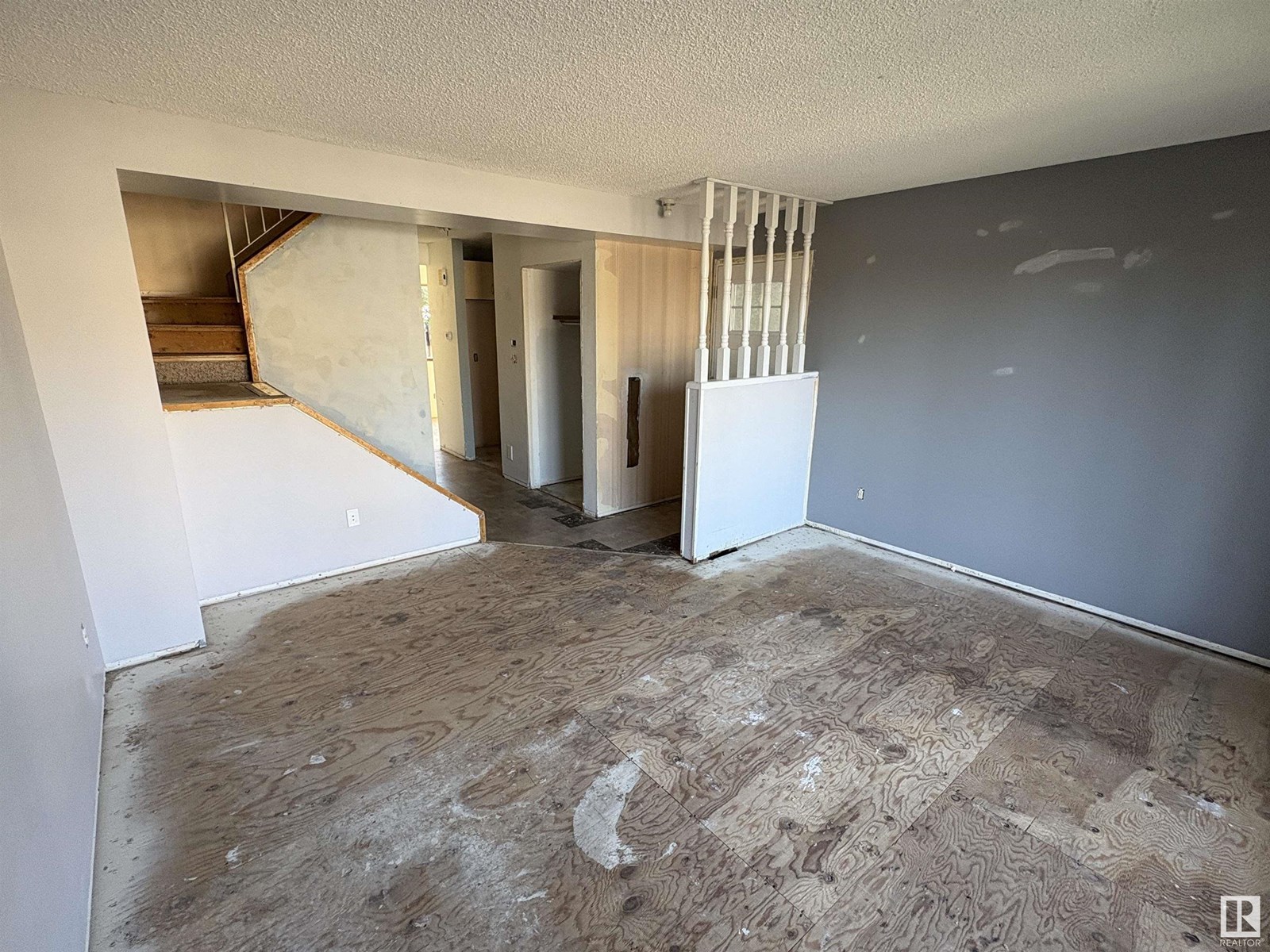 Property at 95 WELLINGTON CR image 4