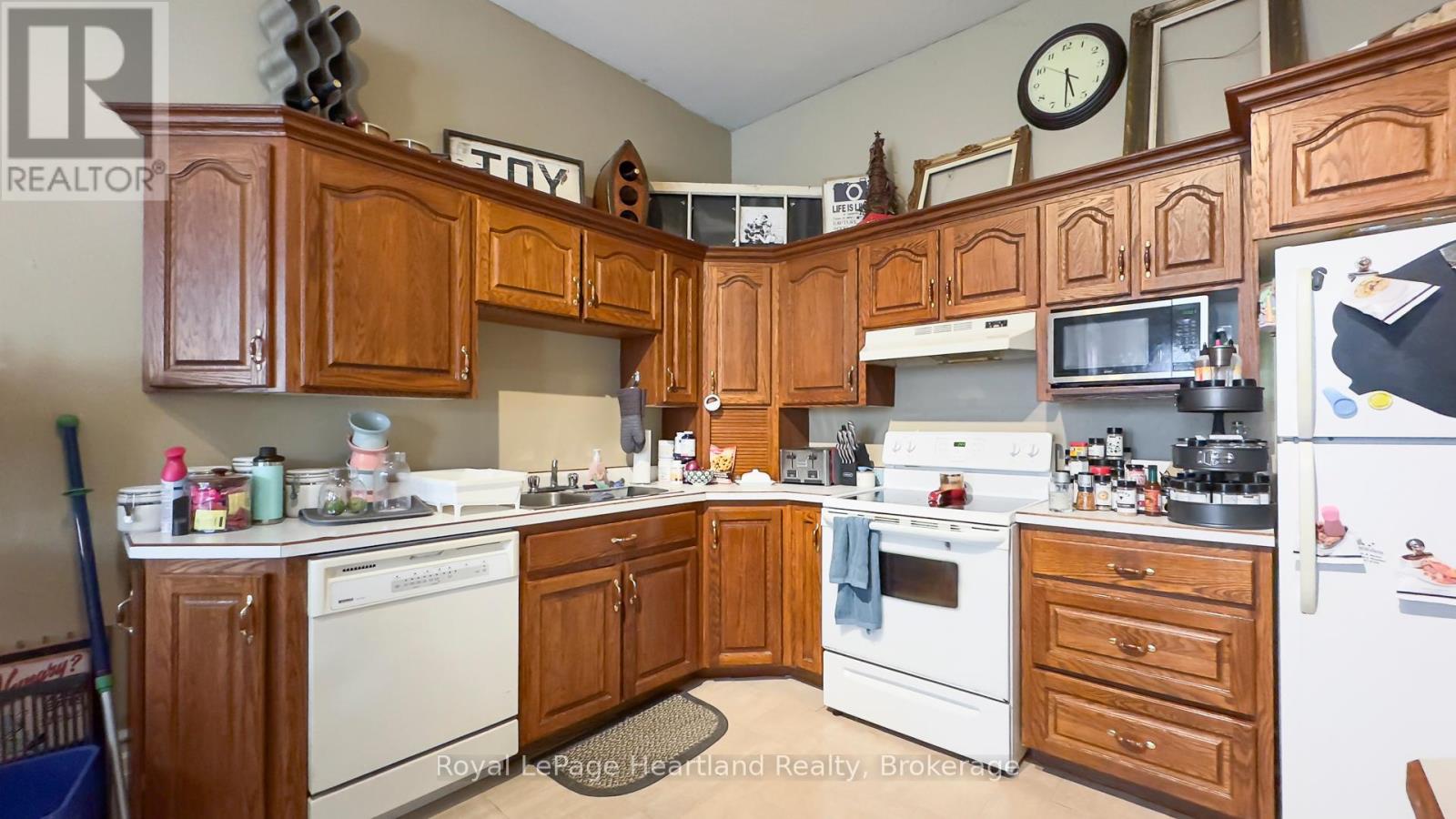 190 Albert Street, Central Huron, Ontario  N0M 1L0 - Photo 14 - X12258094