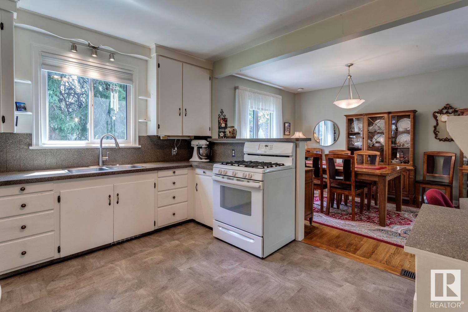 Property at 5525 111 AV NW NW image 2