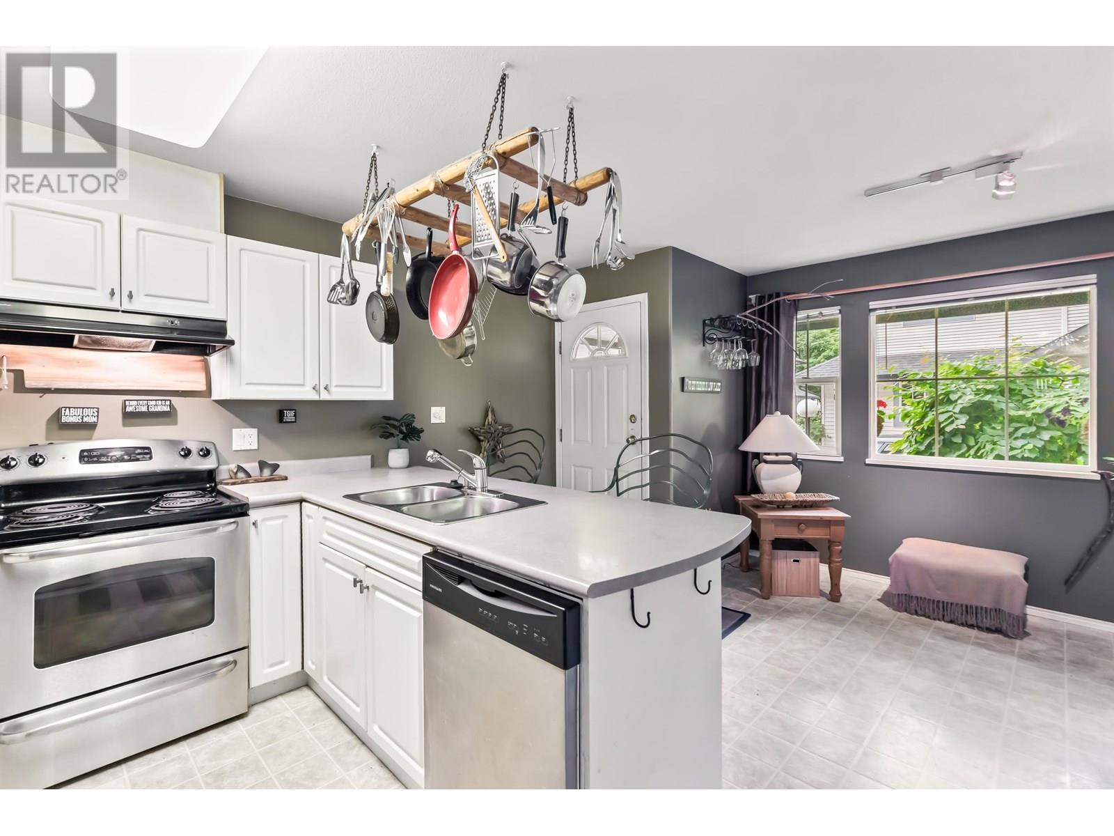 Property at 7 21015 118 AVENUE image 4