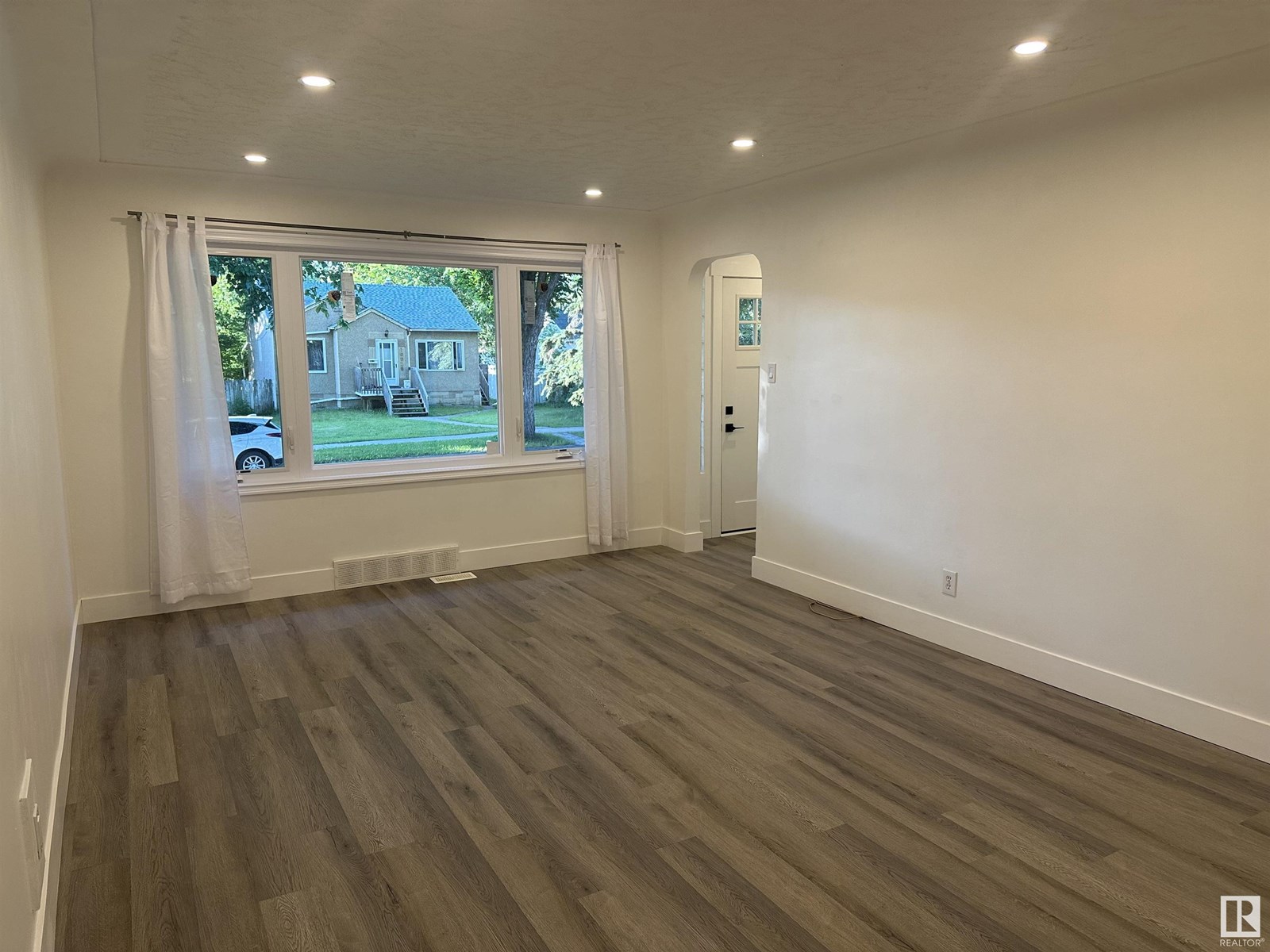 Property at 10929 74 AV NW image 5