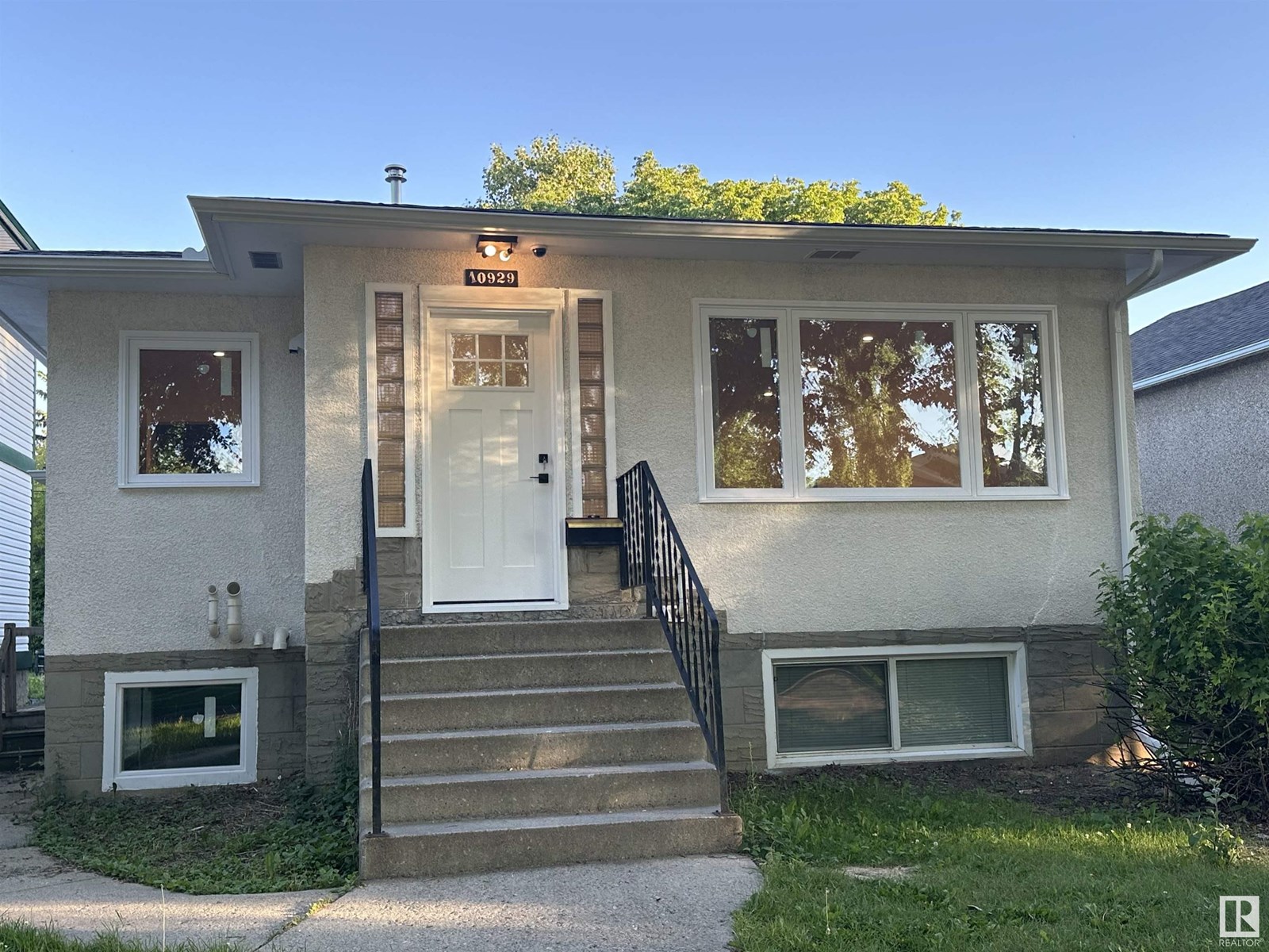 Property at 10929 74 AV NW image 1