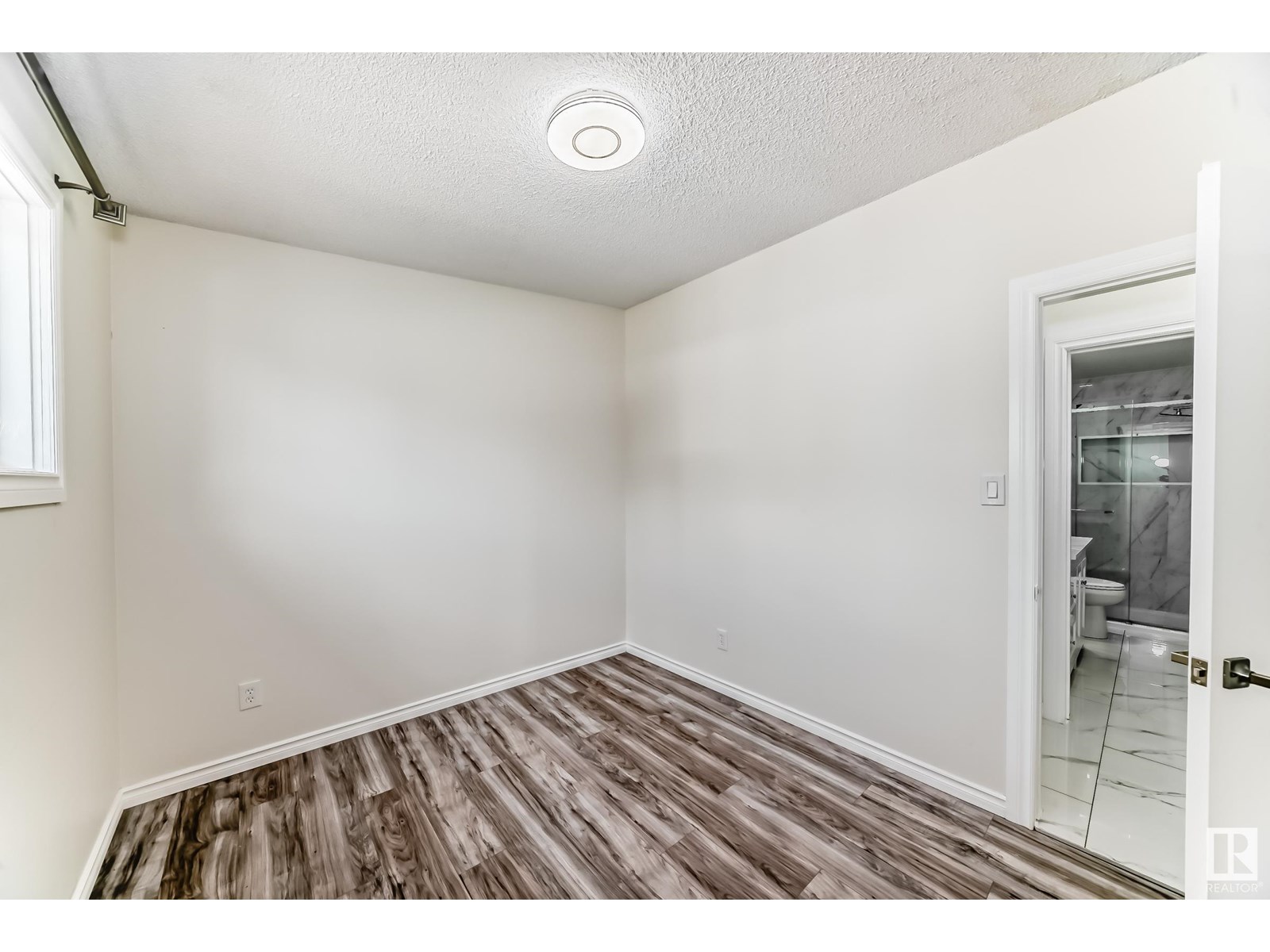 Property at 13224 72 ST NW image 1