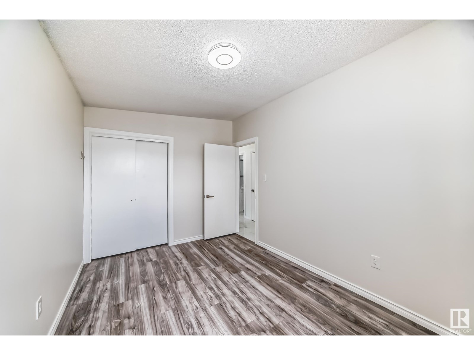 Property at 13224 72 ST NW image 5
