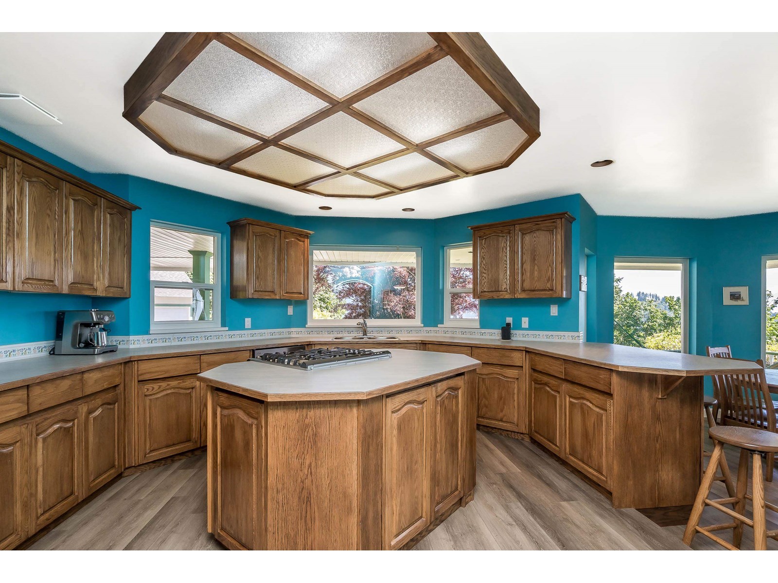 Property at 9549 MONTE VISTA STREET image 3