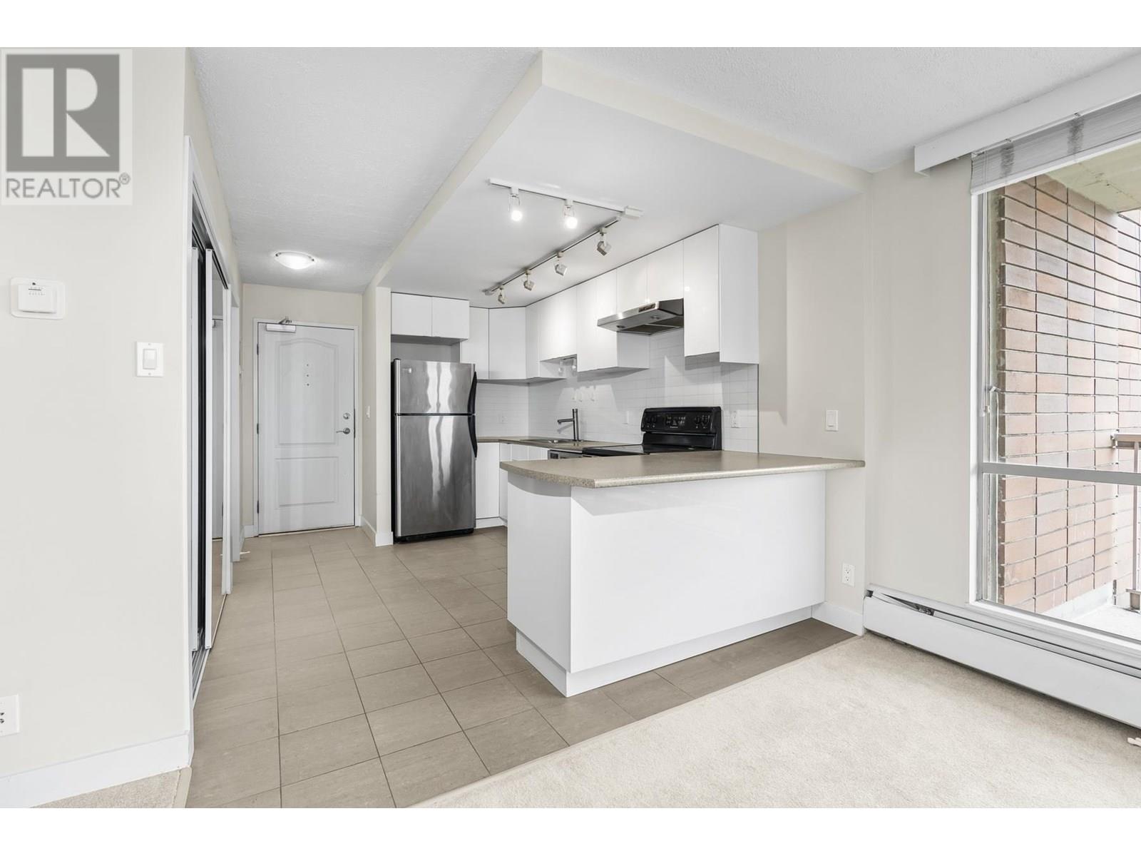 Property at 1610 2016 FULLERTON AVENUE image 4