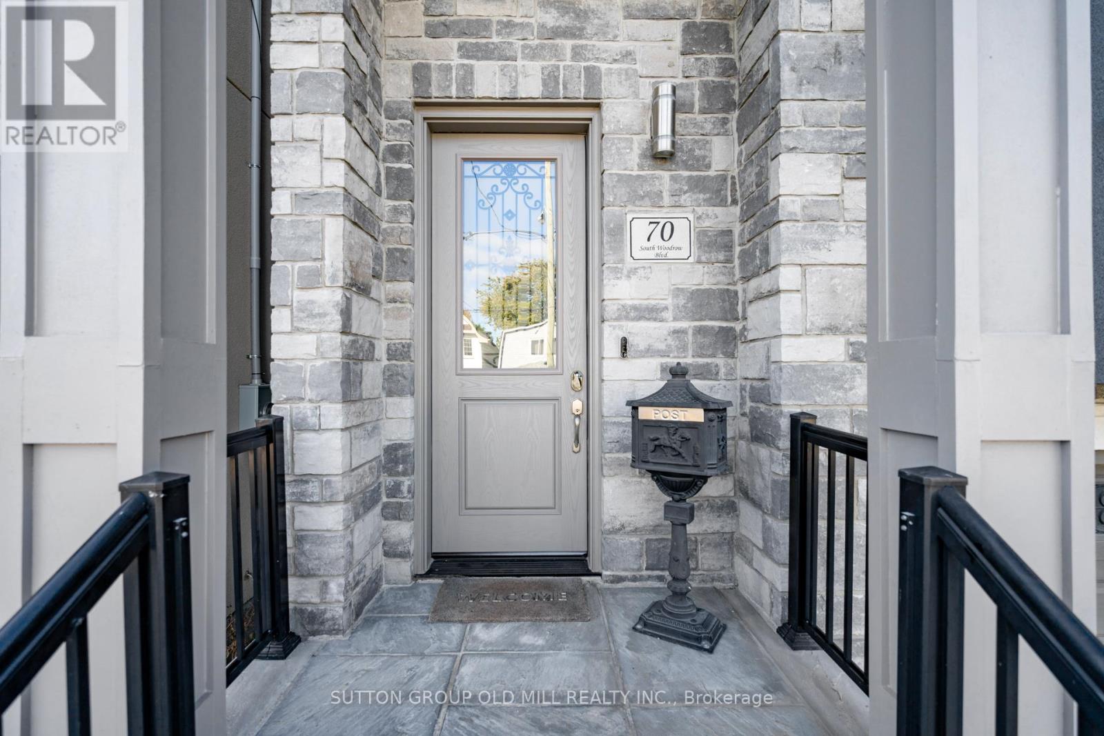 70 South Woodrow Boulevard, Toronto, Ontario  M1N 3L6 - Photo 3 - E12258164