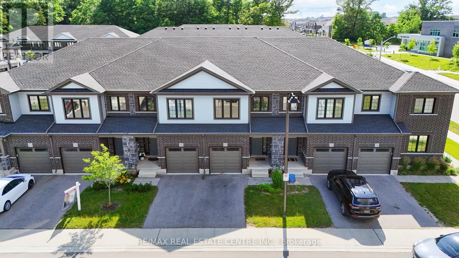 Property at 504 WOODLEA COURT image 2