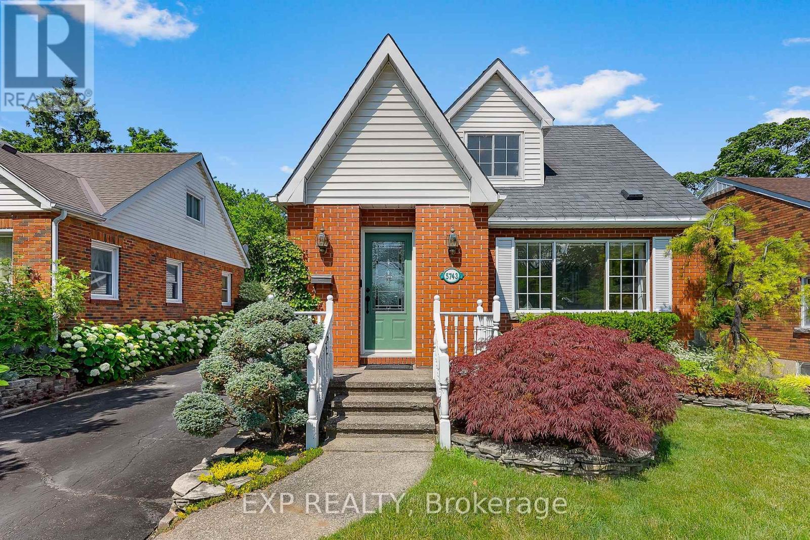 5743 Lowell Avenue, Niagara Falls, Ontario  L2G 4E4 - Photo 1 - X12258198