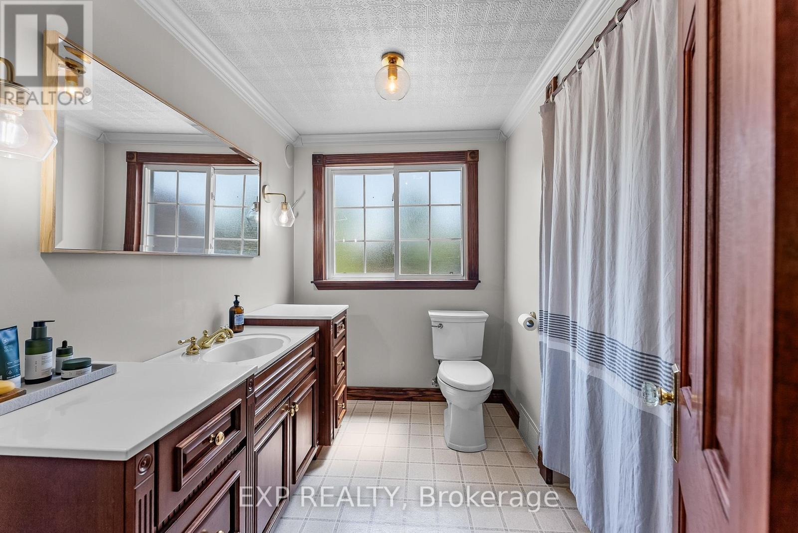 5743 Lowell Avenue, Niagara Falls, Ontario  L2G 4E4 - Photo 22 - X12258198