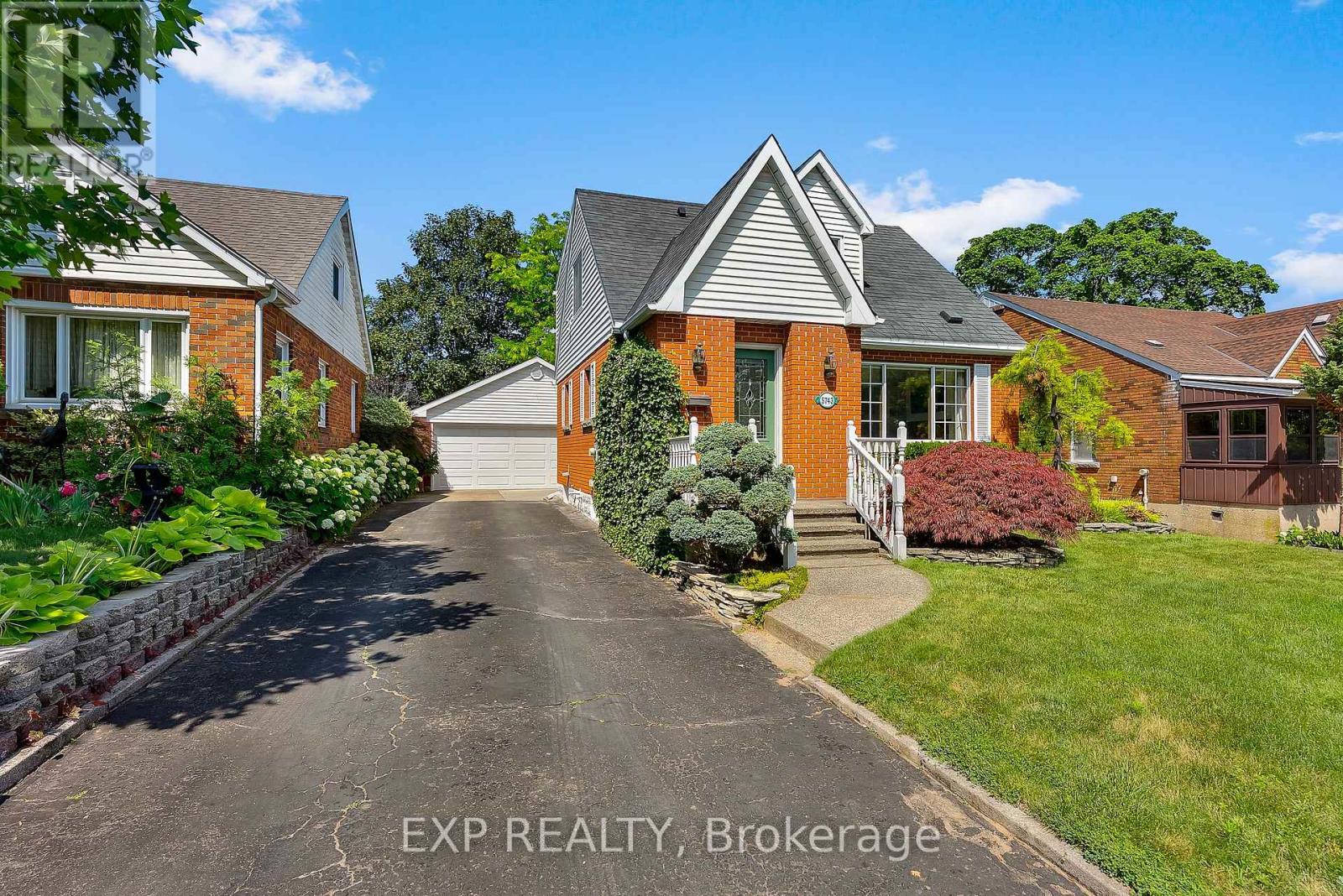 5743 Lowell Avenue, Niagara Falls, Ontario  L2G 4E4 - Photo 3 - X12258198