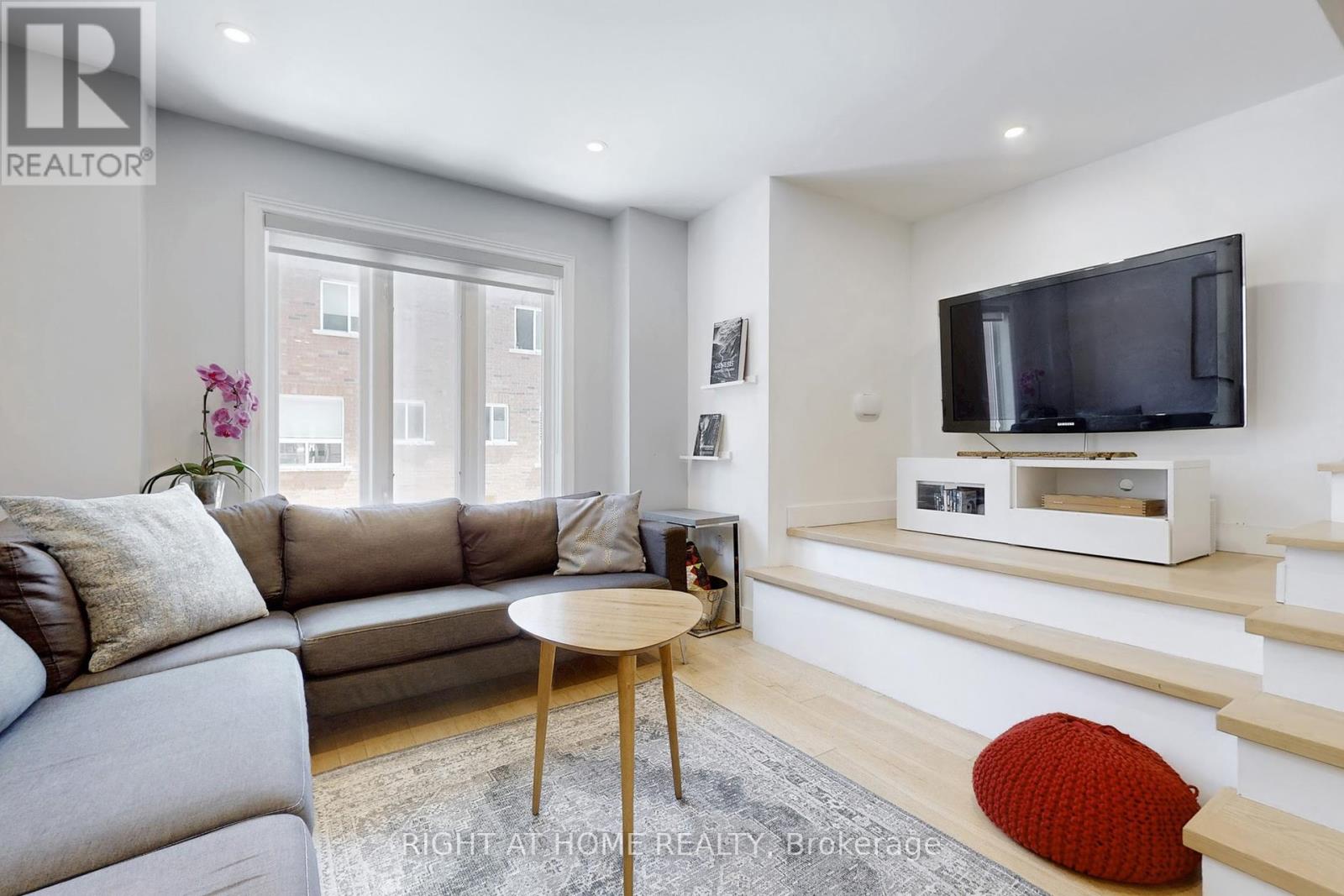 Property at 6 GROGAN MEWS image 1