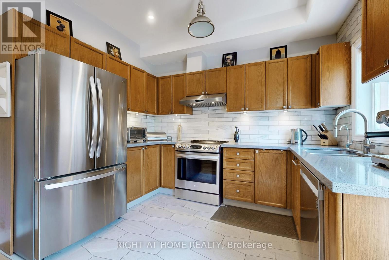 Property at 6 GROGAN MEWS image 4