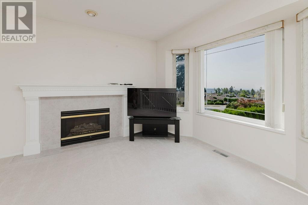 Property at 832 AURORA WAY image 3