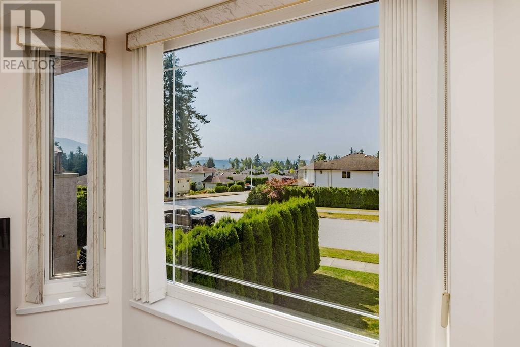 Property at 832 AURORA WAY image 4
