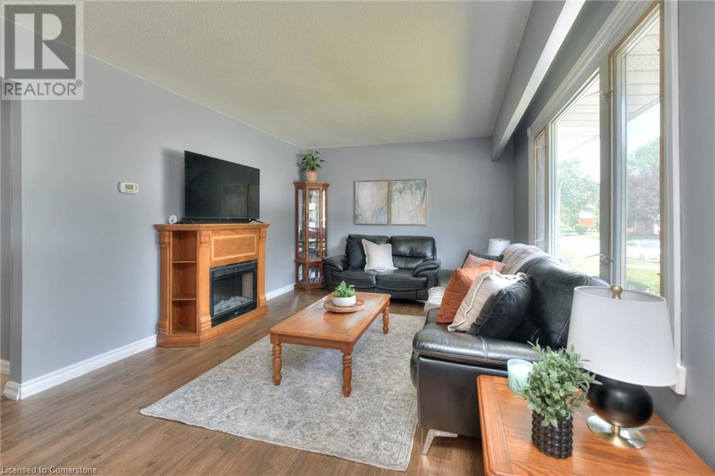 Property at 82 ARROWHEAD Crescent image 5