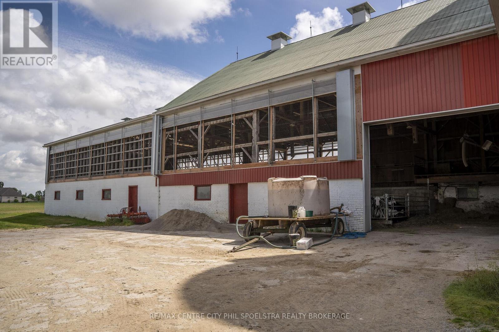 34212 Denfield Road, Lucan Biddulph, Ontario  N0M 2J0 - Photo 23 - X12258306