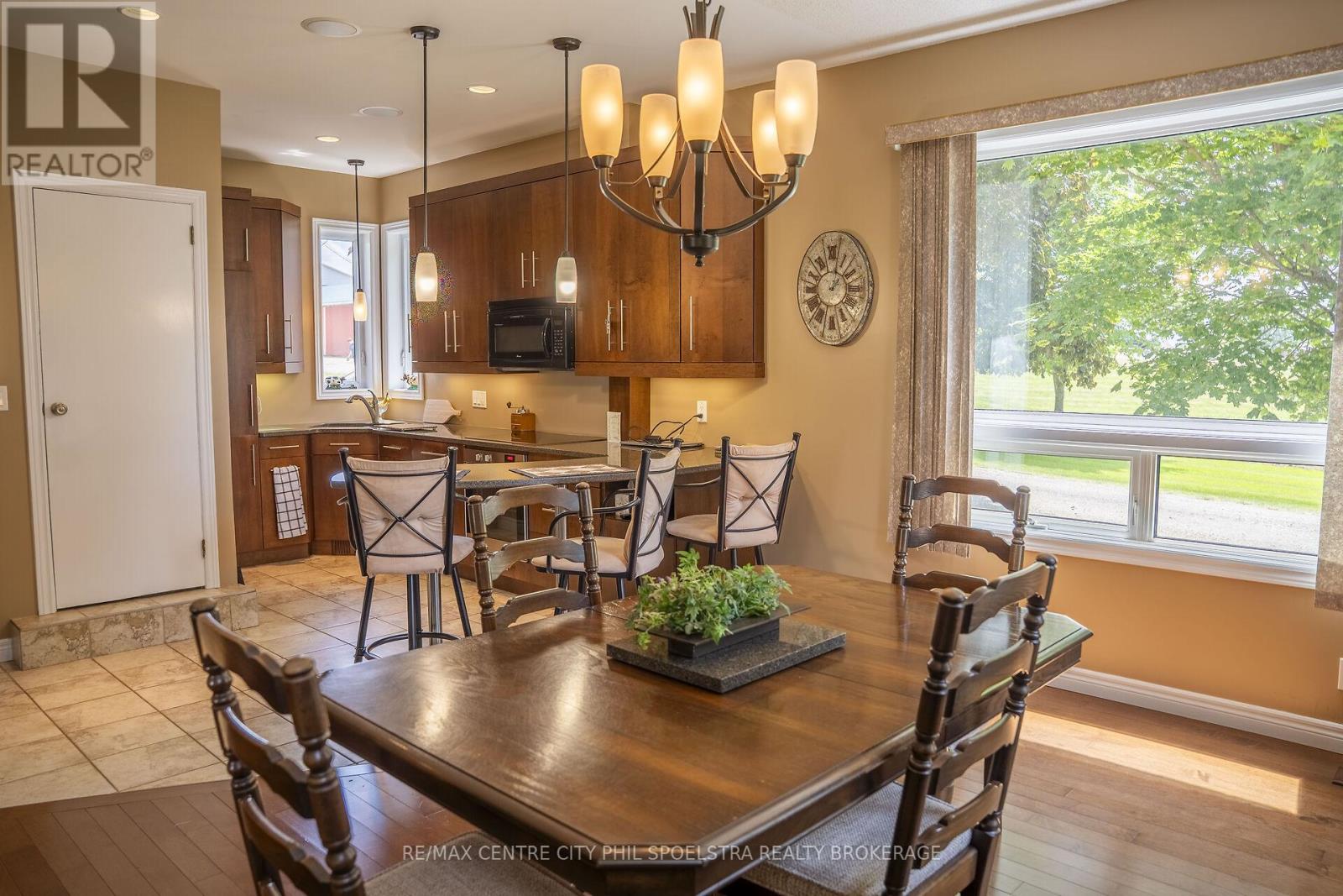 34212 Denfield Road, Lucan Biddulph, Ontario  N0M 2J0 - Photo 33 - X12258306