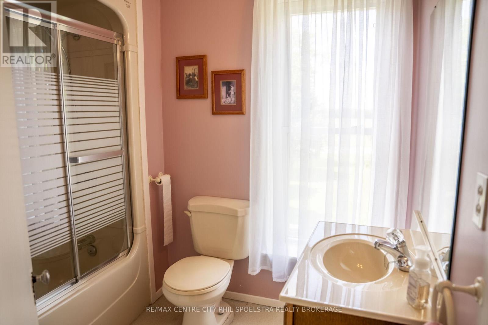 34212 Denfield Road, Lucan Biddulph, Ontario  N0M 2J0 - Photo 38 - X12258306