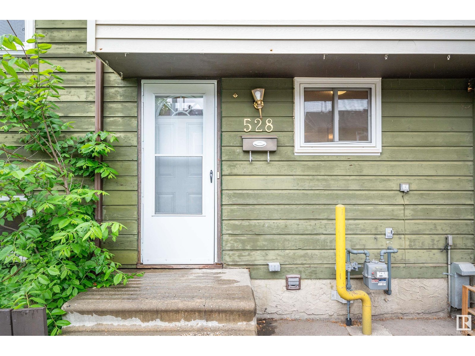 Property at 528 ABBOTTSFIELD RD NW image 2