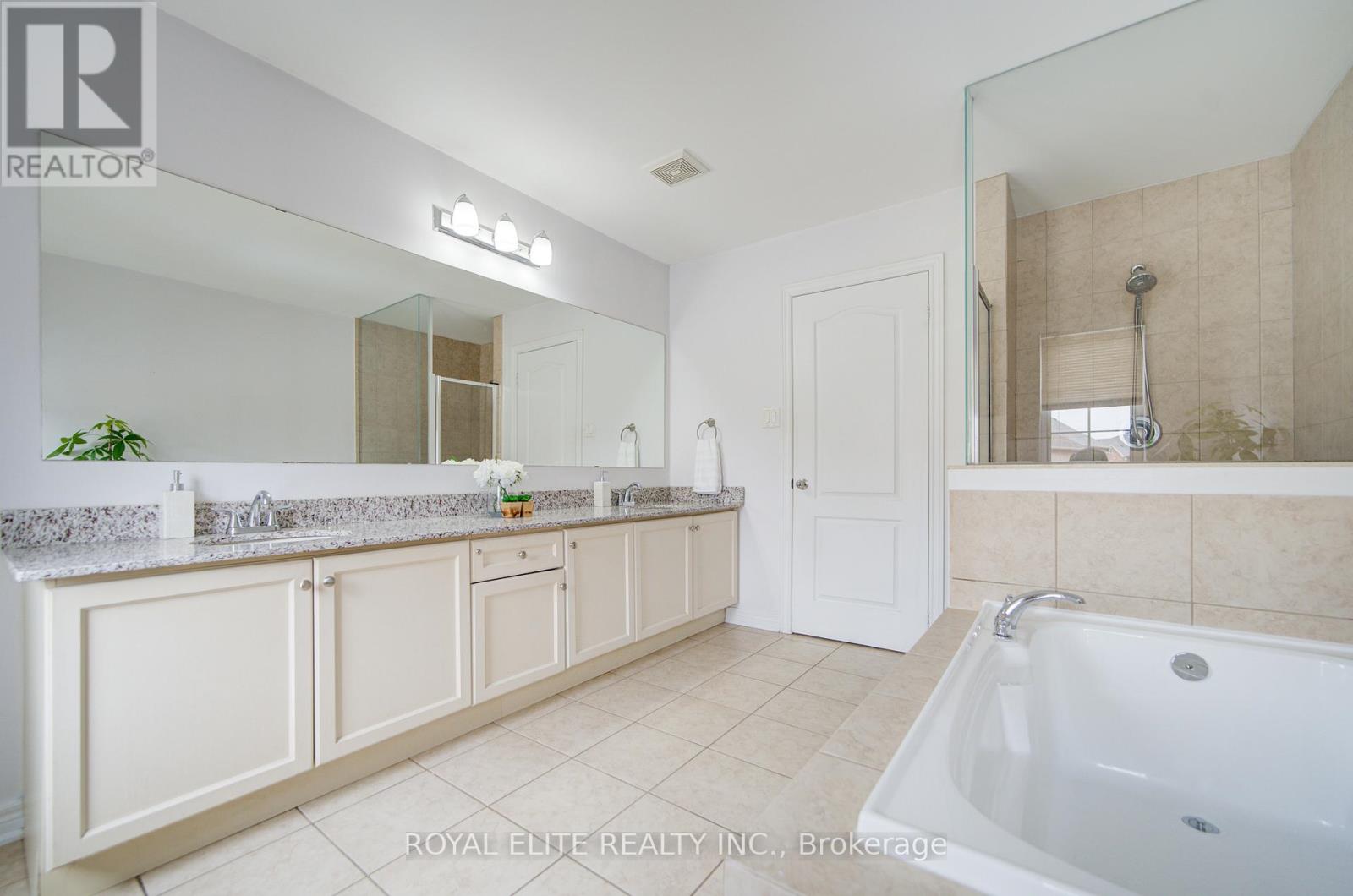11 Amstel Avenue, Richmond Hill, Ontario  L4E 0P7 - Photo 30 - N12258283