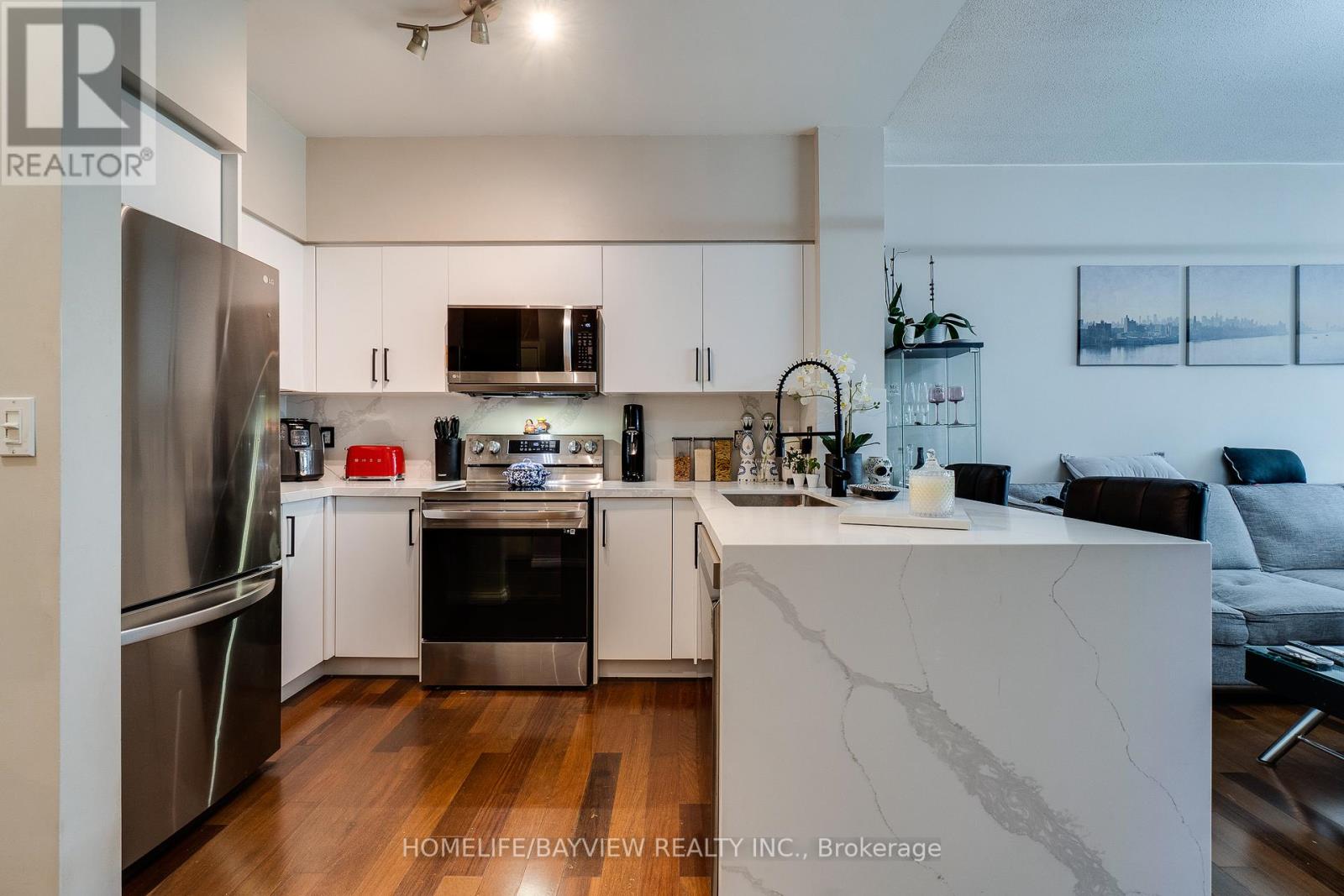 315 - 185 Legion Road N, Toronto, Ontario  M8Y 0A1 - Photo 6 - W12258310