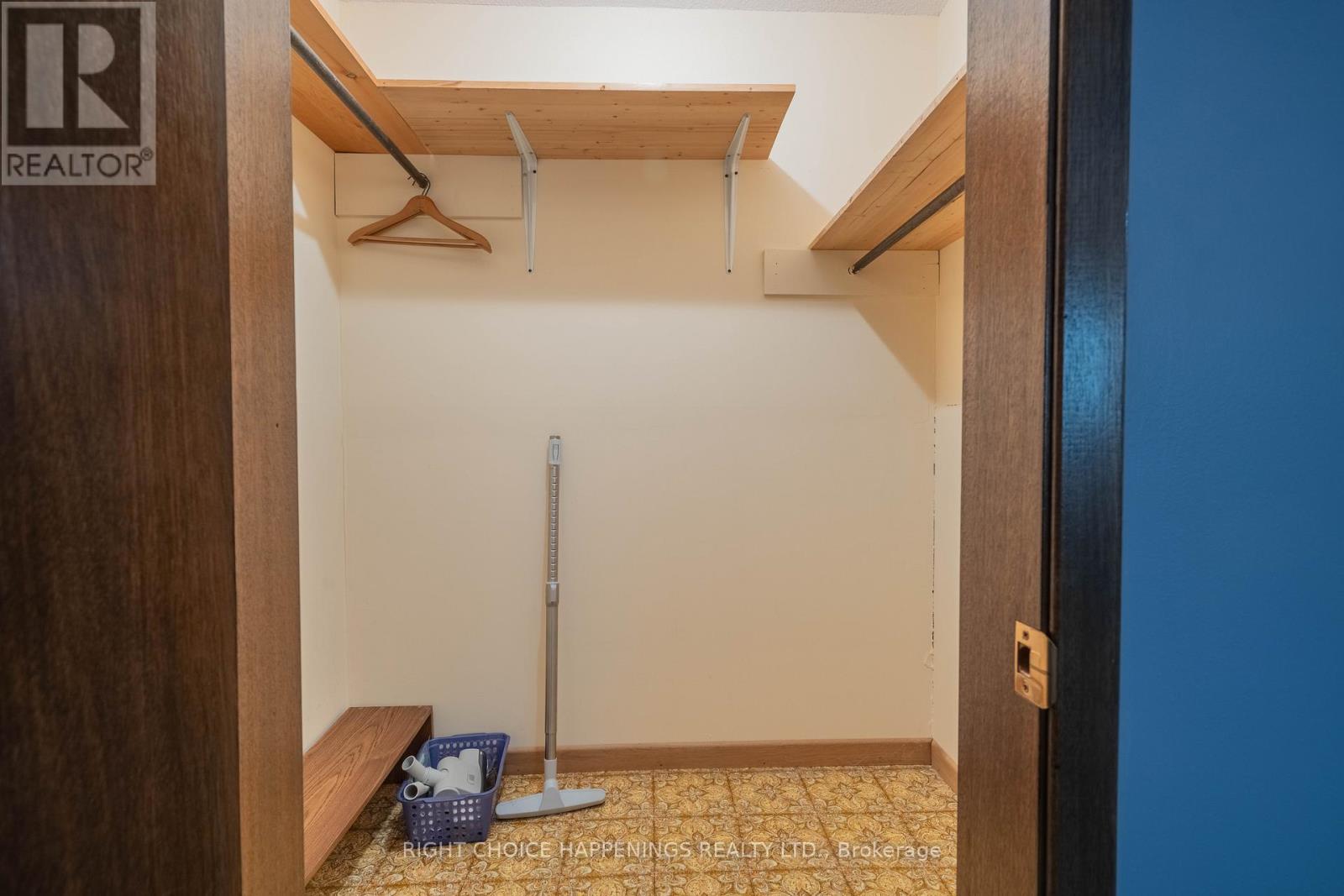 104 Albert Street, St. Catharines, Ontario  L2R 2H3 - Photo 12 - X12258364