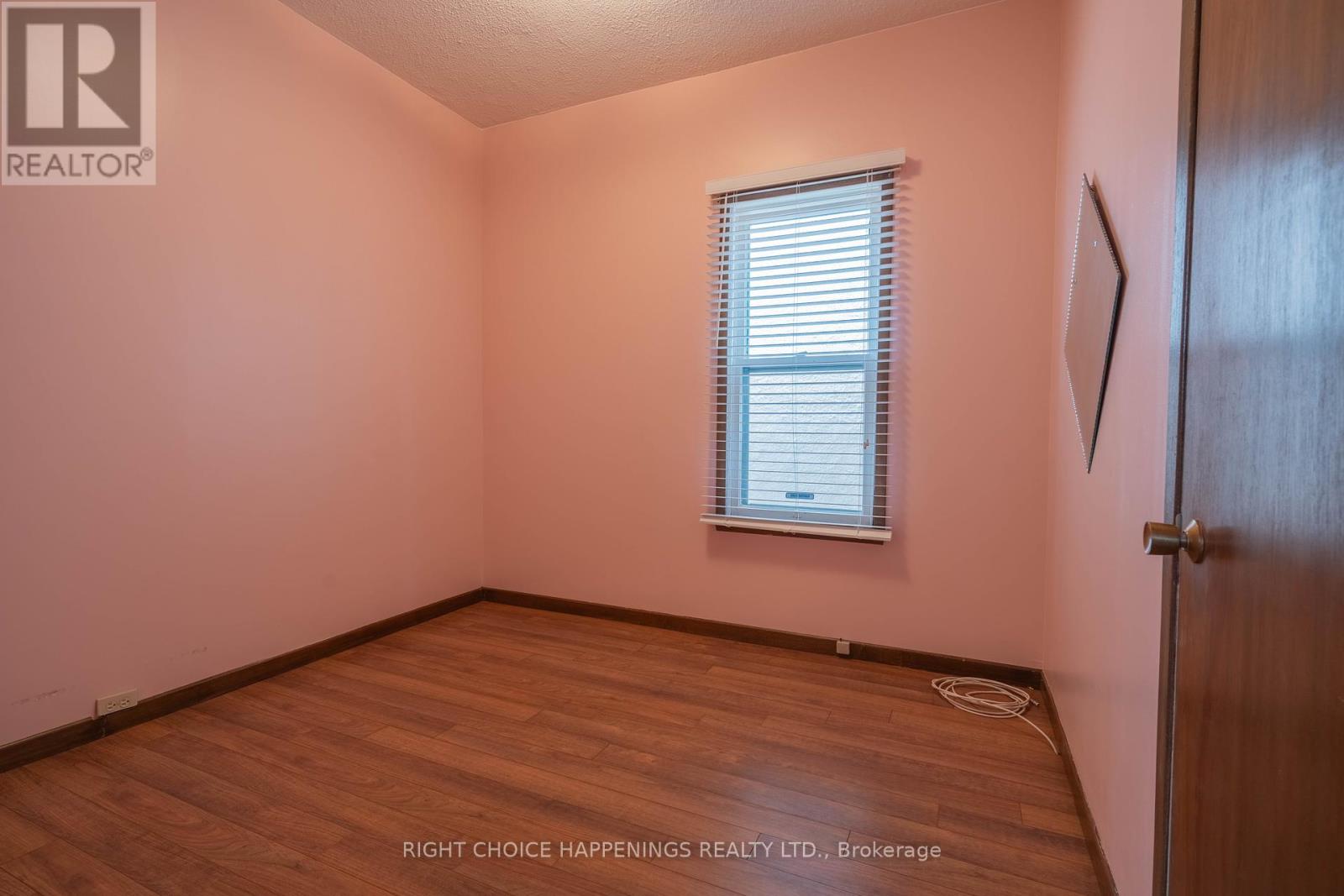 104 Albert Street, St. Catharines, Ontario  L2R 2H3 - Photo 14 - X12258364