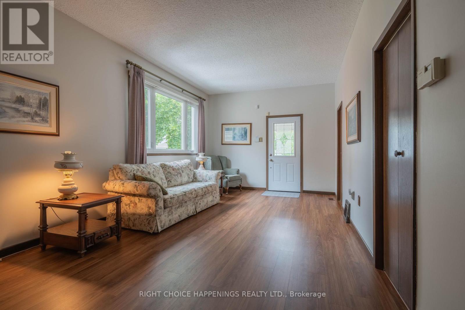 104 Albert Street, St. Catharines, Ontario  L2R 2H3 - Photo 3 - X12258364