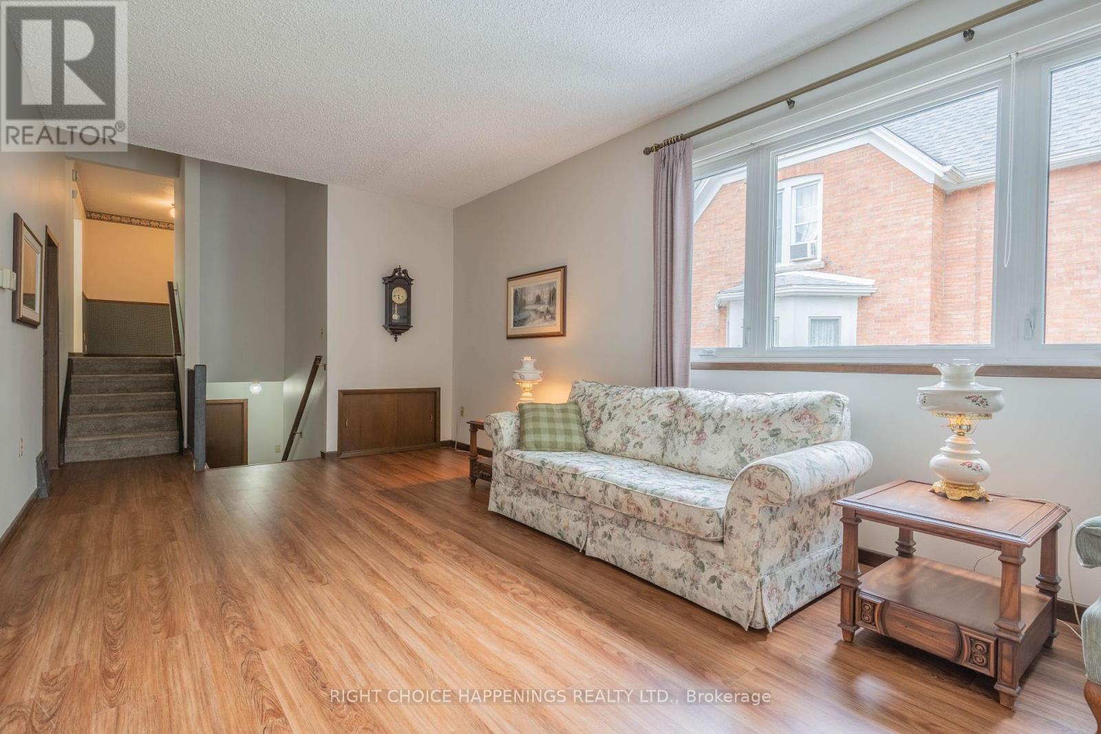 104 Albert Street, St. Catharines, Ontario  L2R 2H3 - Photo 4 - X12258364