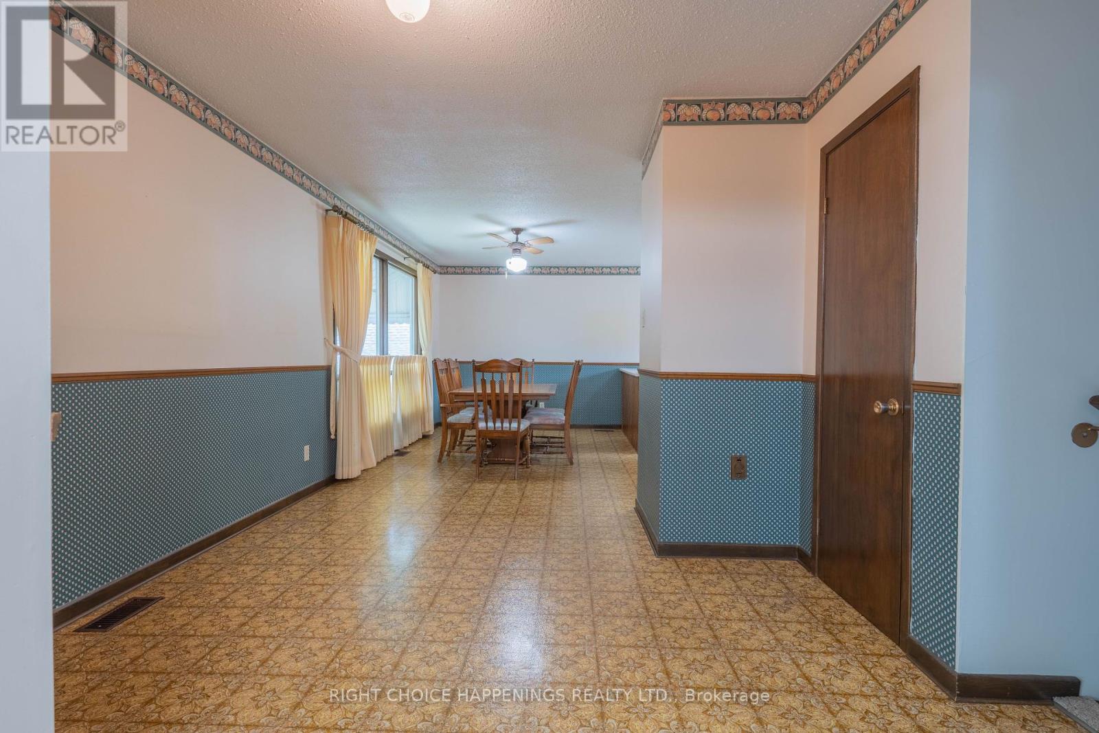 104 Albert Street, St. Catharines, Ontario  L2R 2H3 - Photo 6 - X12258364