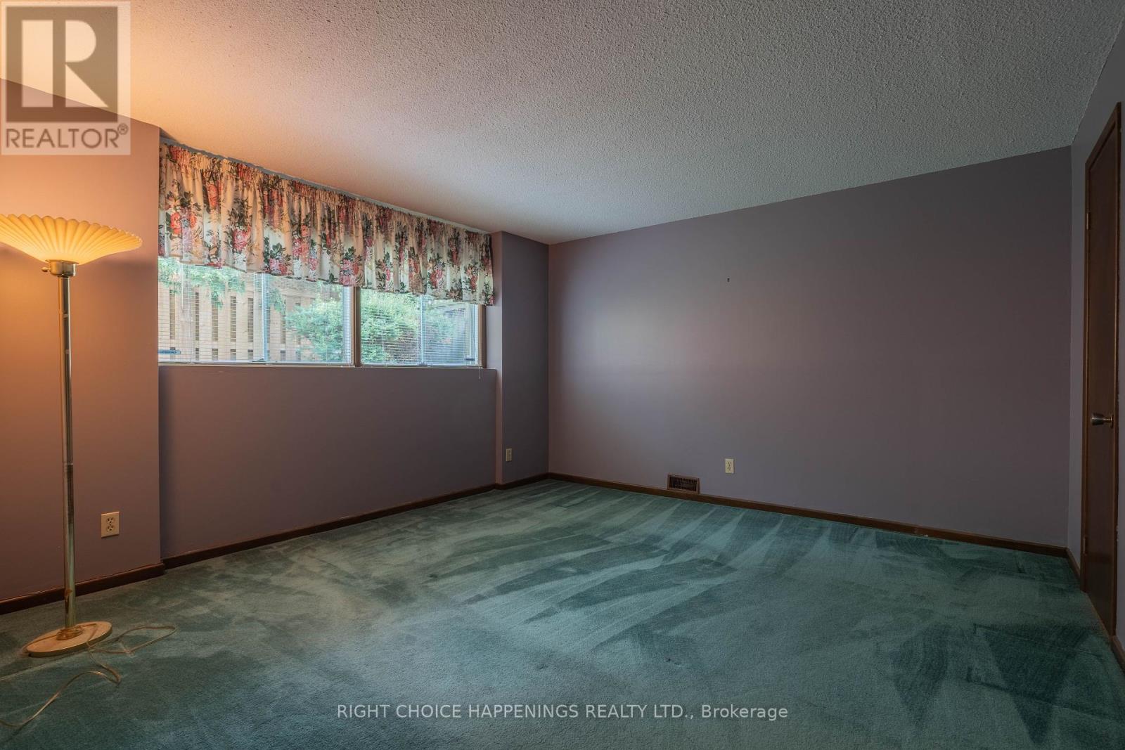 104 Albert Street, St. Catharines, Ontario  L2R 2H3 - Photo 8 - X12258364
