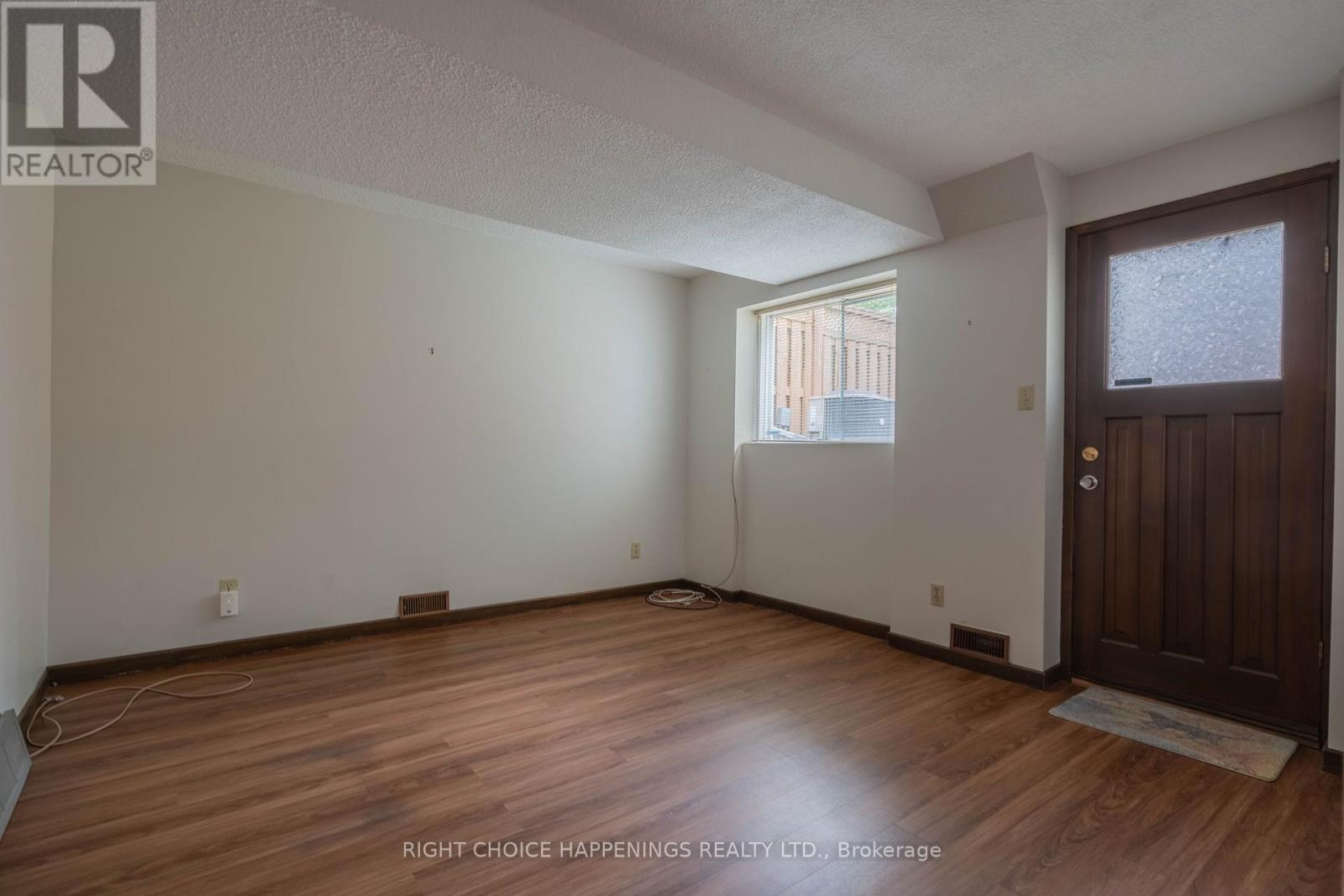 104 Albert Street, St. Catharines, Ontario  L2R 2H3 - Photo 9 - X12258364