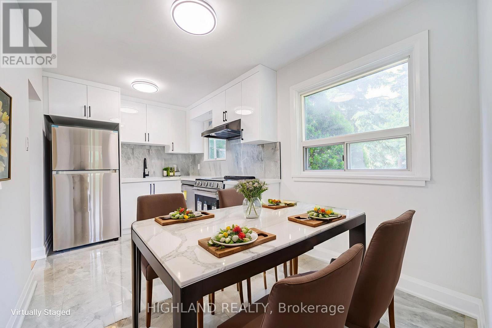 38 Esmond Crescent, Toronto, Ontario  M9W 1T4 - Photo 6 - W12258381