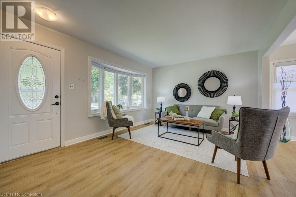 Property at 89 ROXBOROUGH Avenue image 4