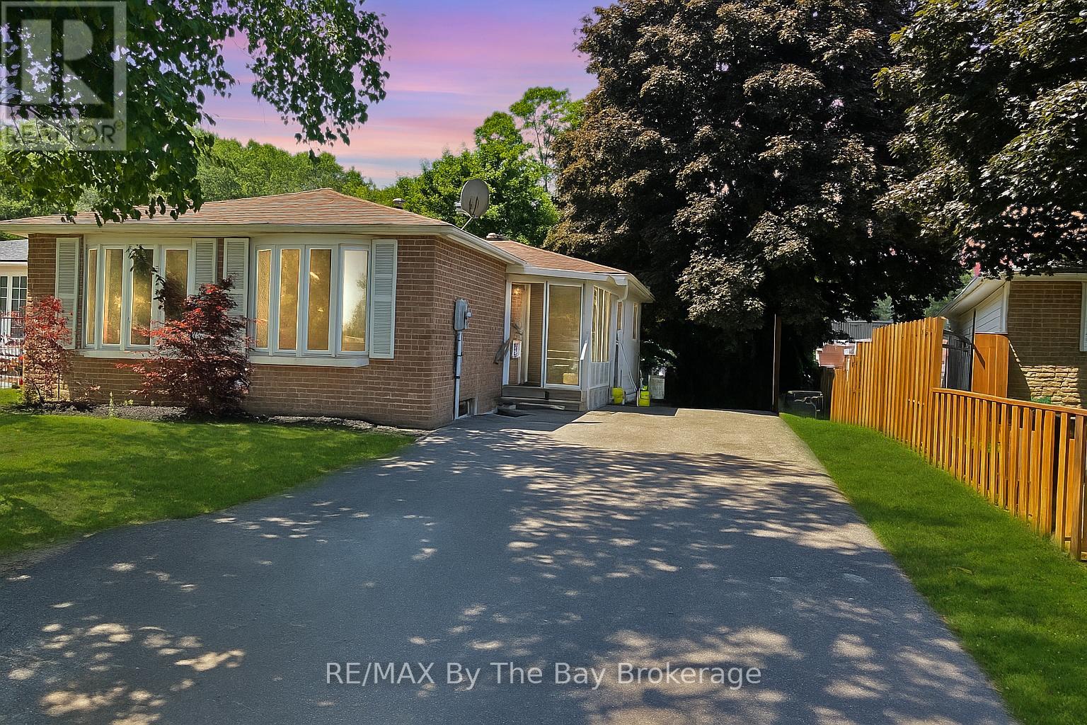 Property at 1033 GLEN BOGIE CRESCENT image 1
