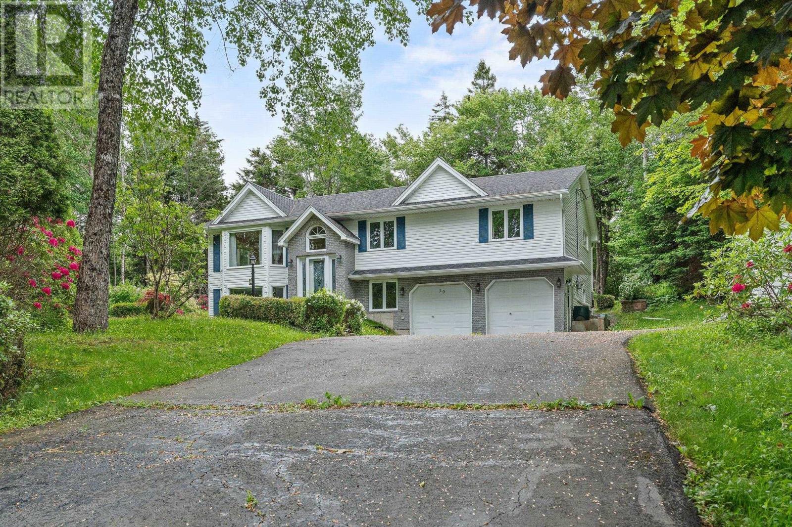 Property at 19 Lisa Court image 1