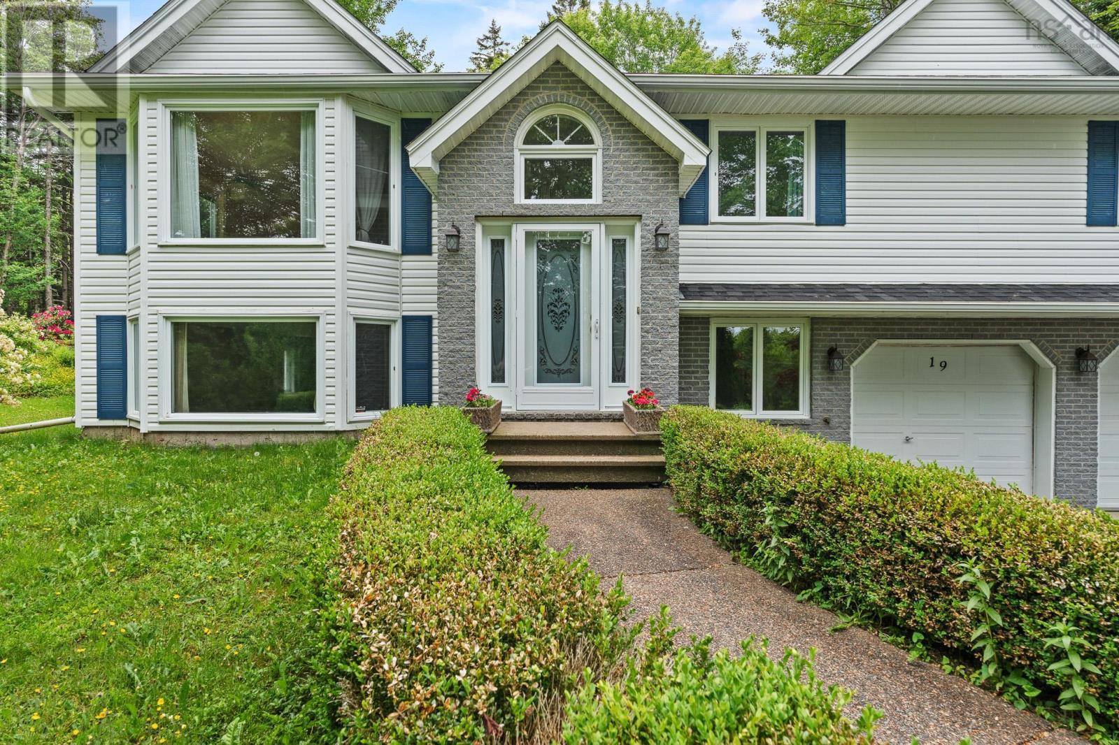 Property at 19 Lisa Court image 3