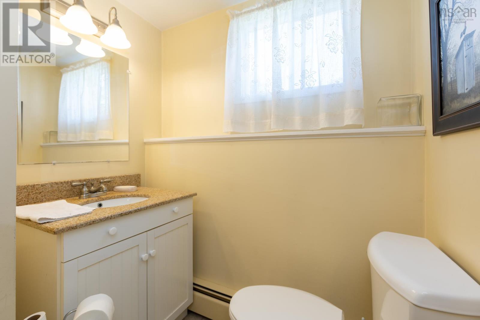 4 Harbourview Drive, Yarmouth, Nova Scotia  B5A 4C3 - Photo 38 - 202516380